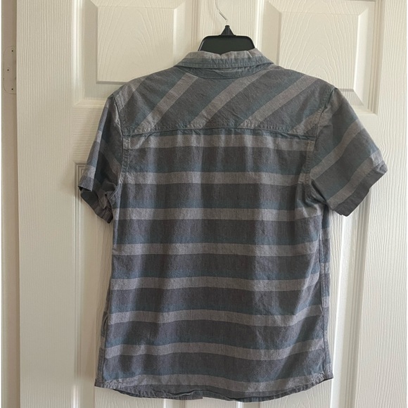 Quiksilver BIG boys button-down shirt. Small in EXCELLENT condition‼️Grey & blue - Picture 3 of 7